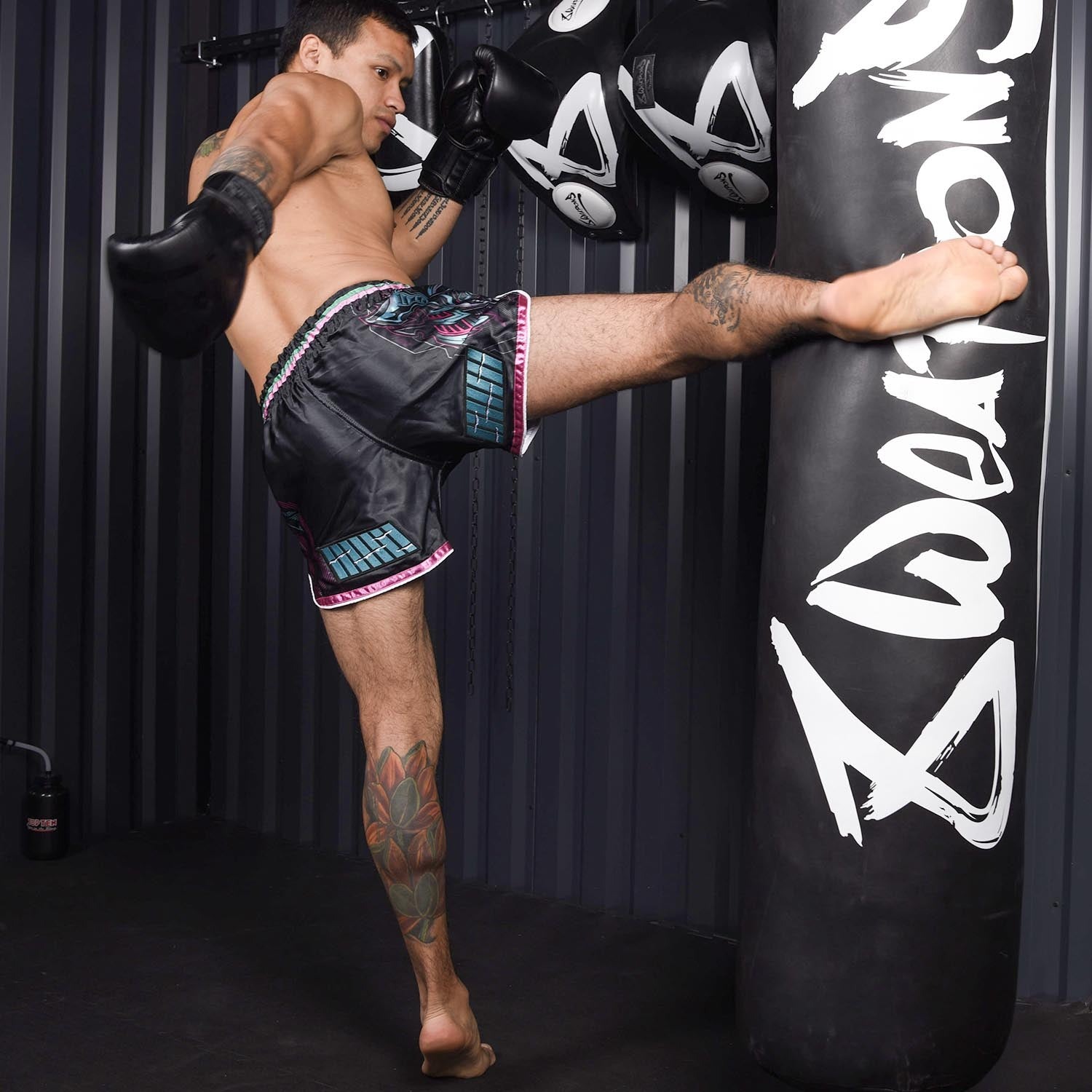 8-weapons-short-muay-thai-samur