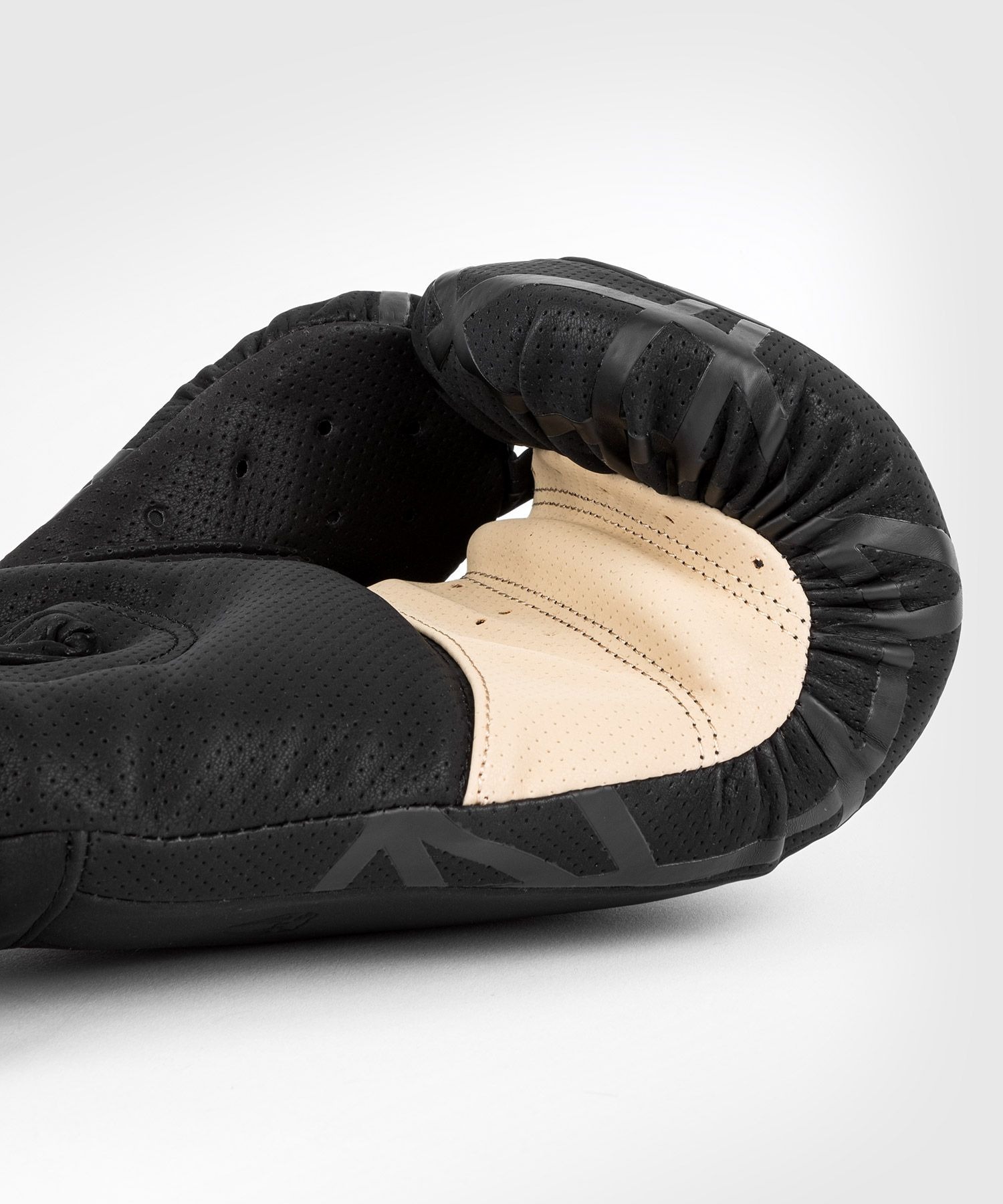 gant-boxe-tecmo-noir-sable-venum