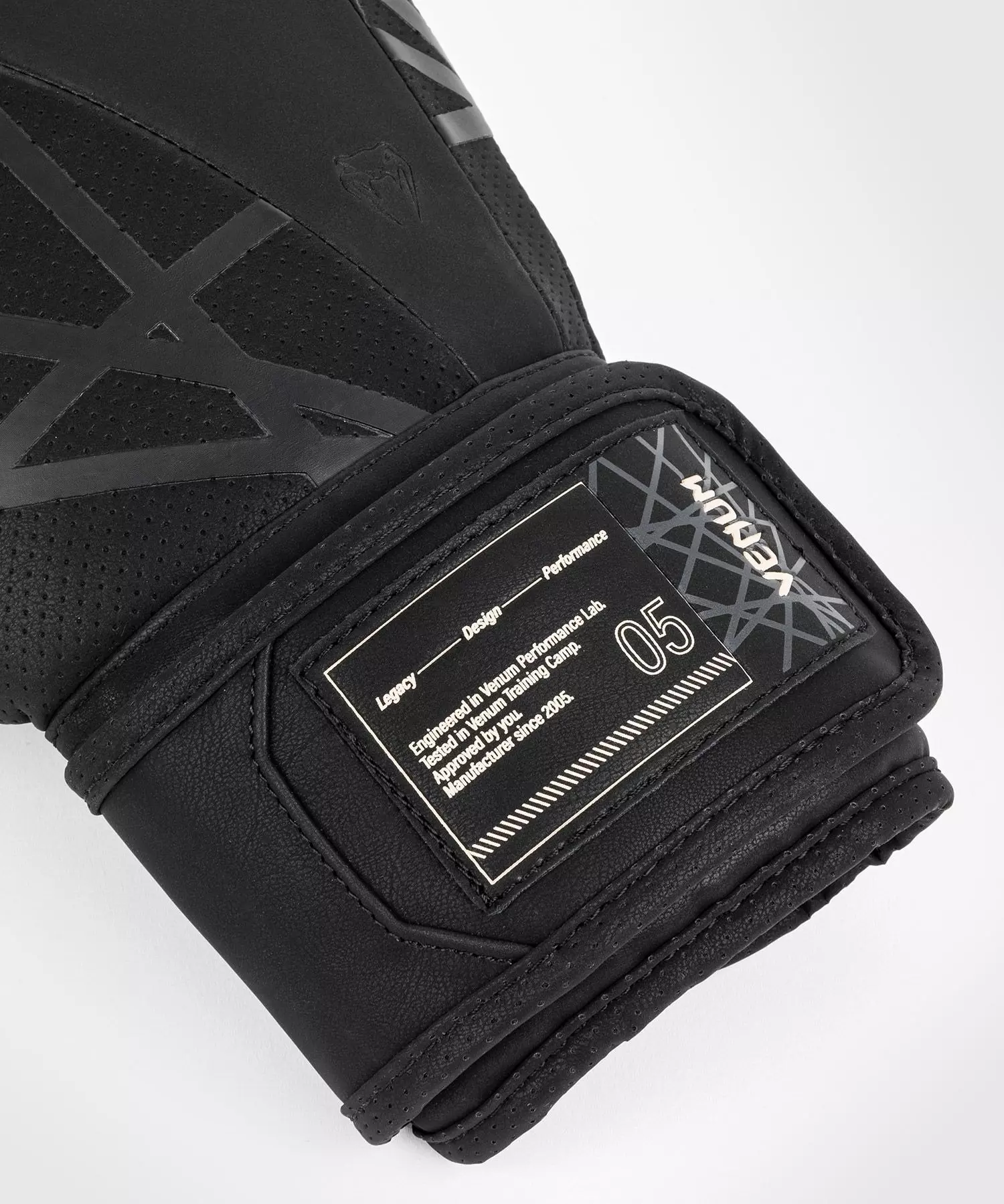 gant-de-boxe-venum-tecmo-noir
