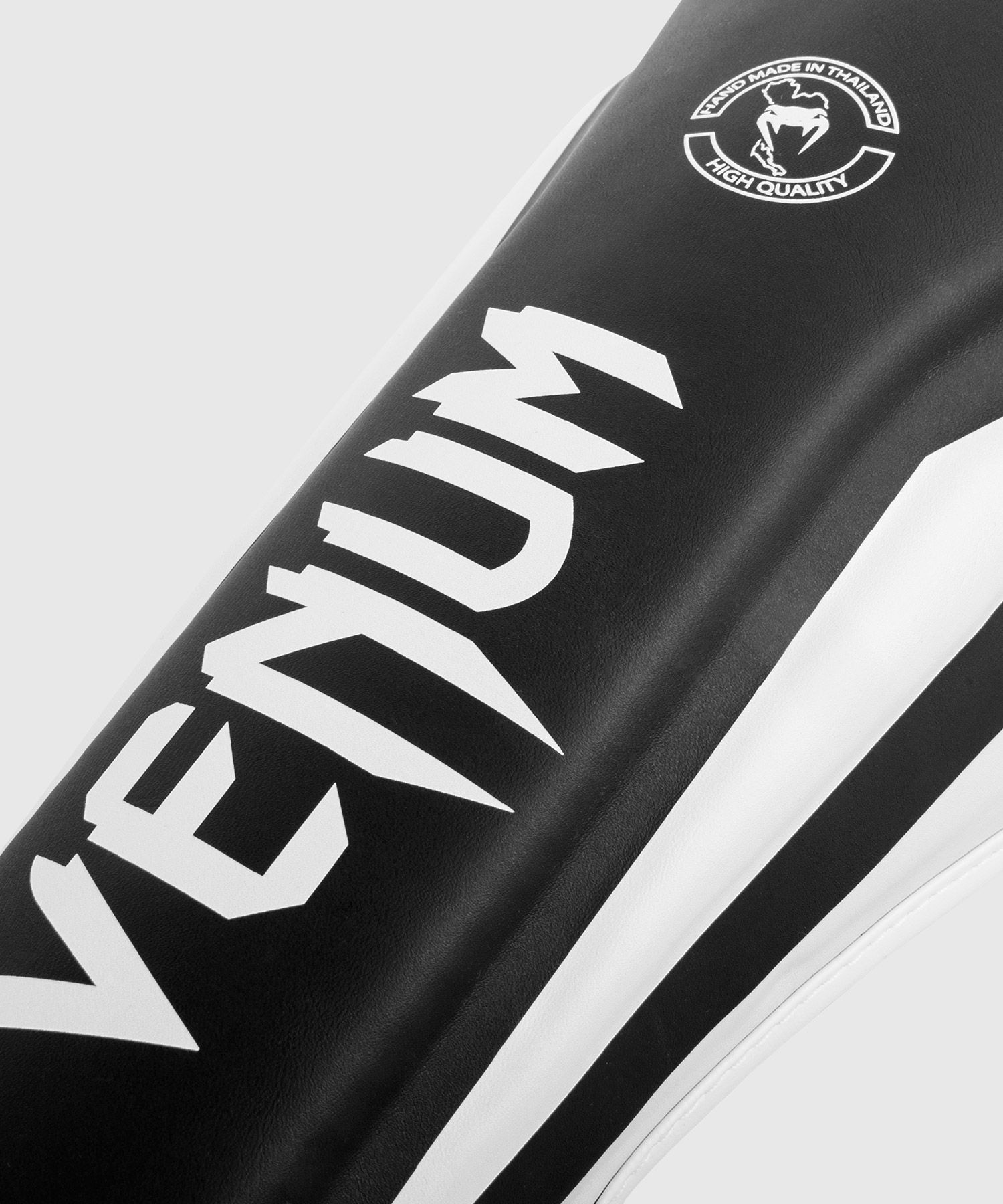 protege-tibia-et-pieds-elite-venum-noir-blanc