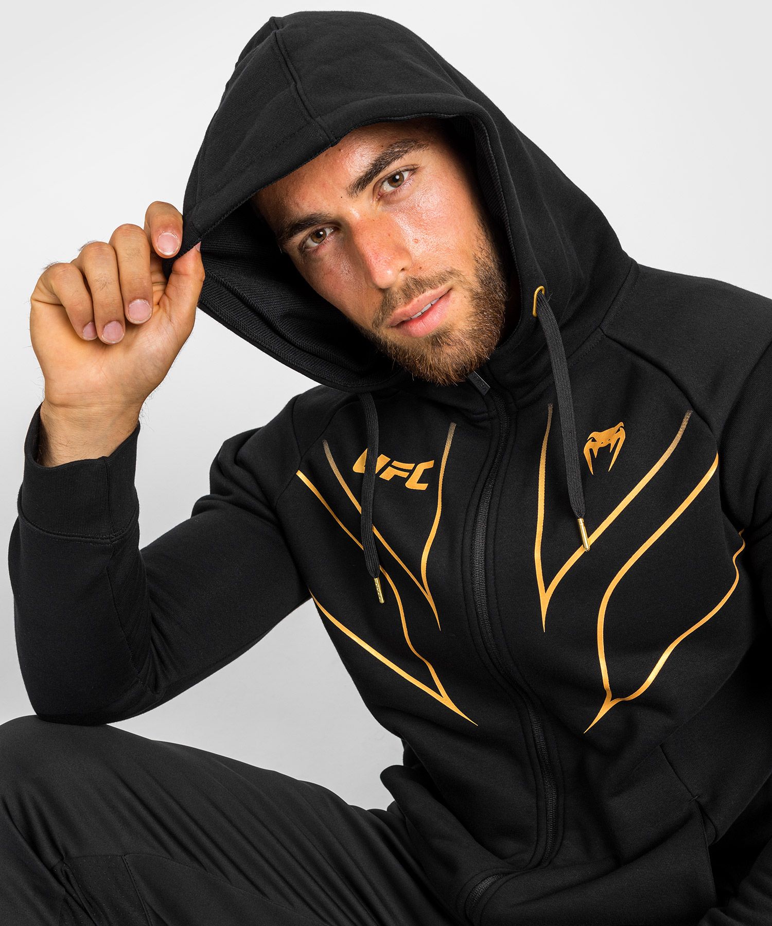 sweat-venum-ufc-zippe-capuche-noir-or