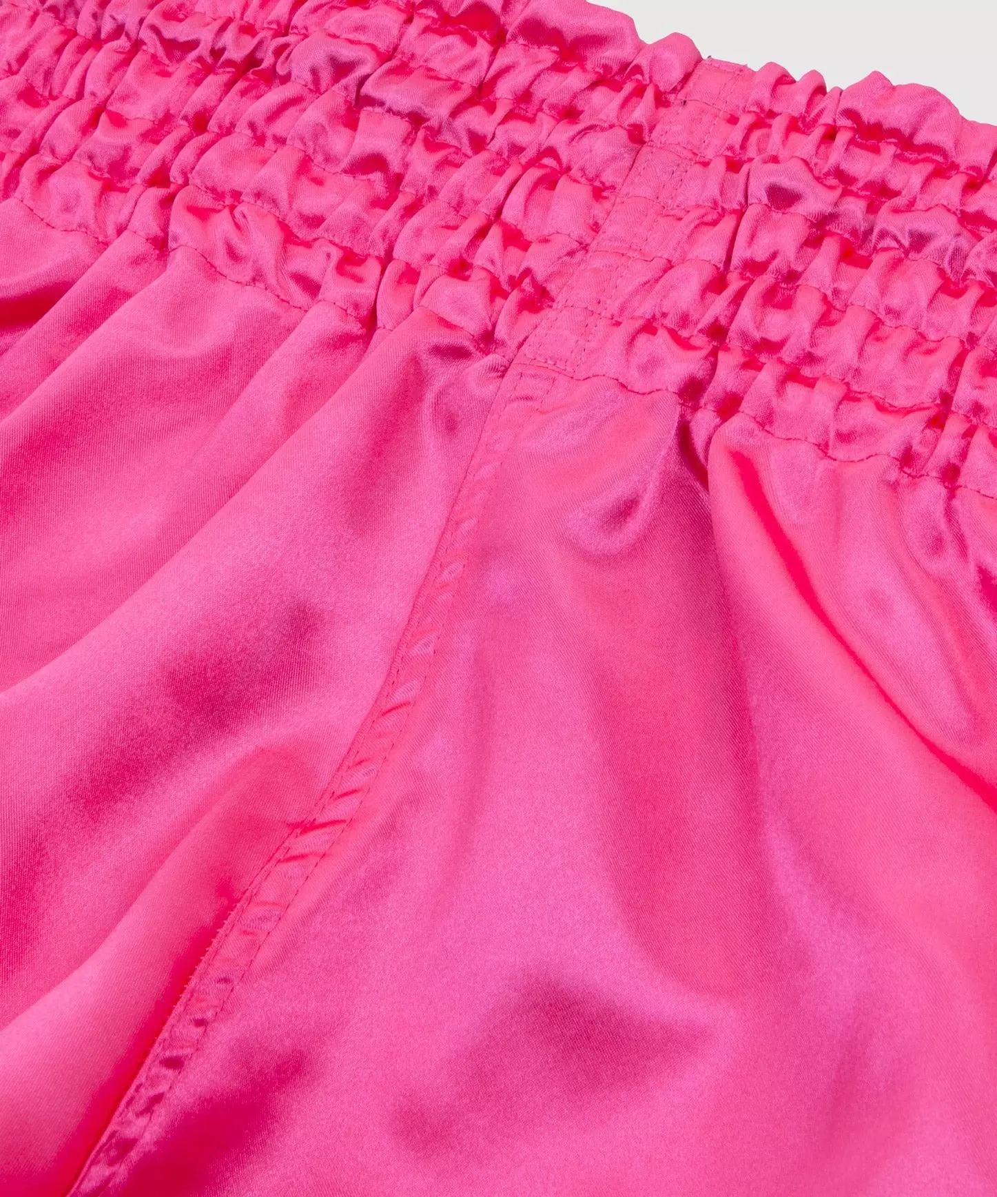 short-venum-classic-muay-thai-rose