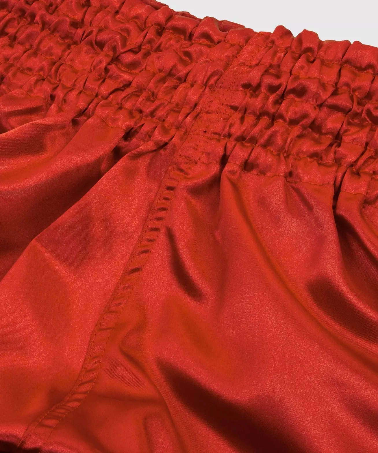 short-venum-classic-muay-thai-rouge