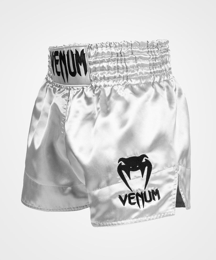 short-de-boxe-thai-classic-venum-argent-noir