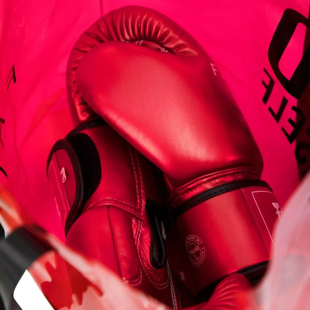 gant-de-boxe-fairtex-pattaya-rouge-metalic