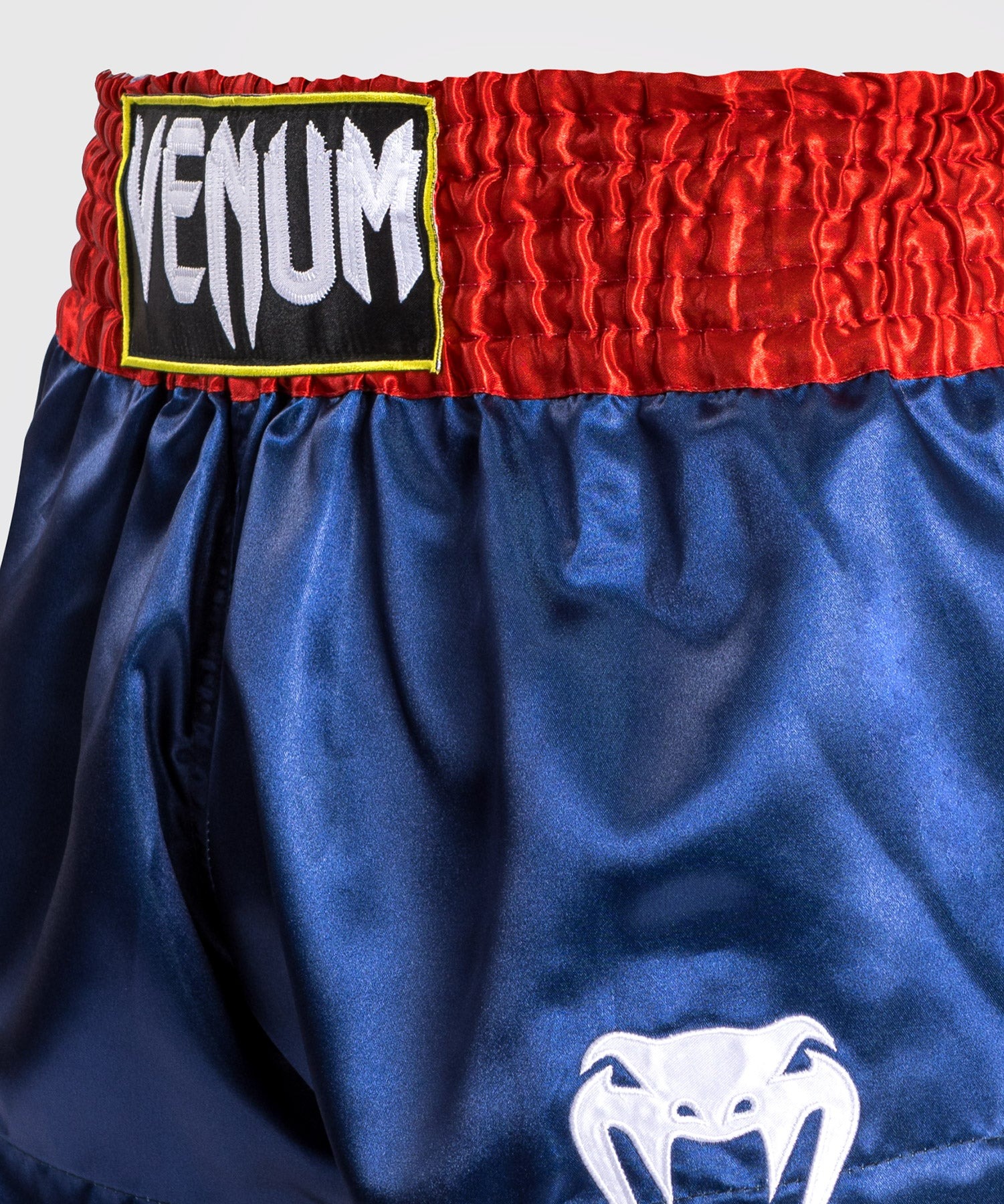 short-venum-de-boxe-thai-bleu-rouge