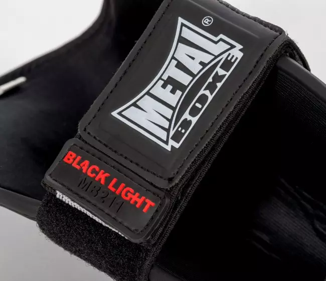 protege_tibias_boxe_metal