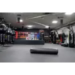 ring-de-boxe-sur-podium