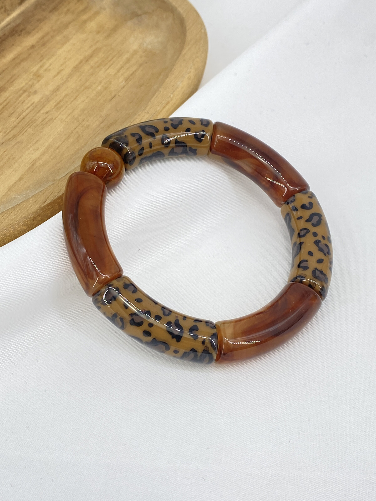Bracelet Graou en résine acrylique motif léopard couleur bordeaux
