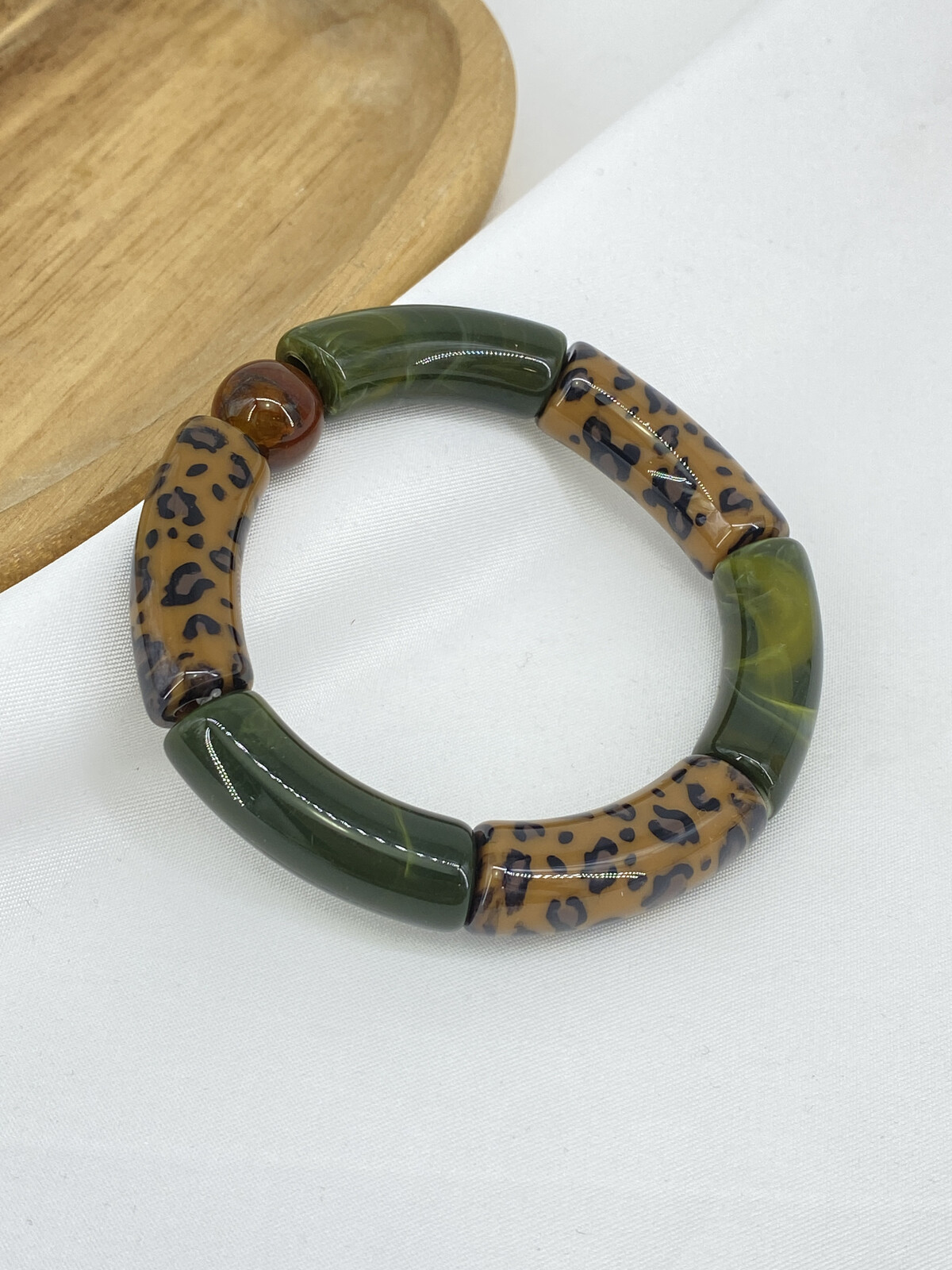 Bracelet Graou en résine acrylique motif léopard couleur vert
