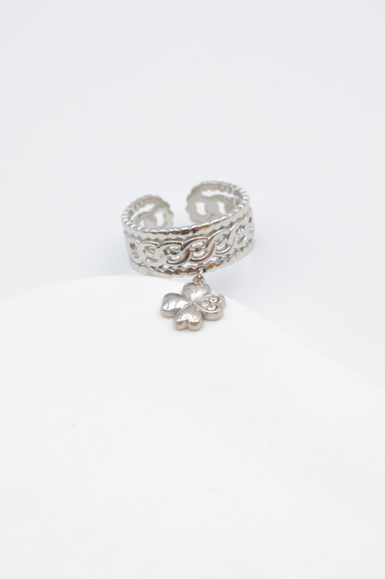 Bague ajustable Jess trèfle porte-bonheur en acier inoxydable doré Bella Cosa