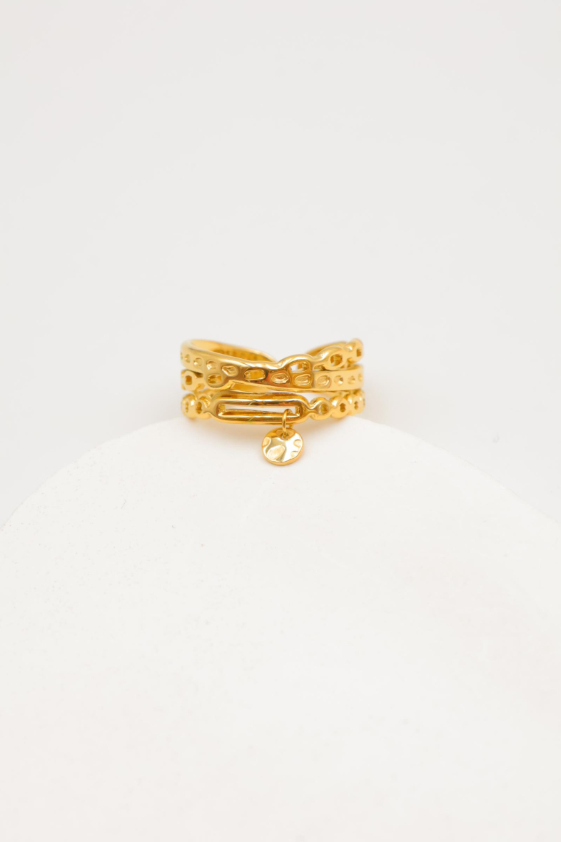 Bague Joy dorée ajustable avec breloque ronde en acier inoxydable Bella Cosa