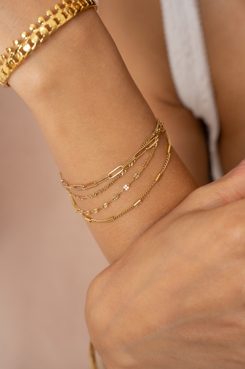 Bracelet Paola – 4 chaînes dorées en acier inoxydable – bijou femme raffiné