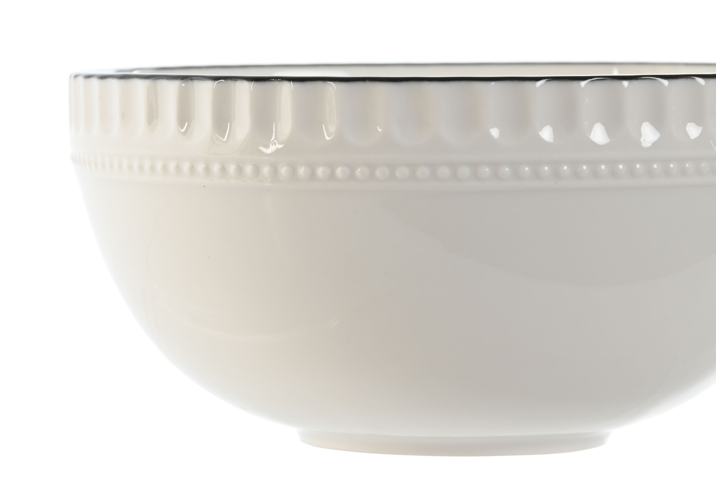 Détail du bol en porcelaine blanche avec finition liseré noir raffiné