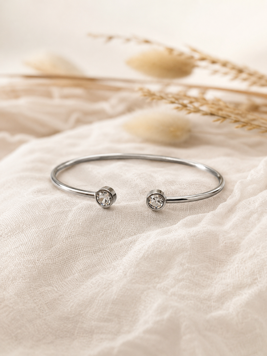 Bracelet jonc argenté avec cristaux transparents en acier inoxydable minimaliste