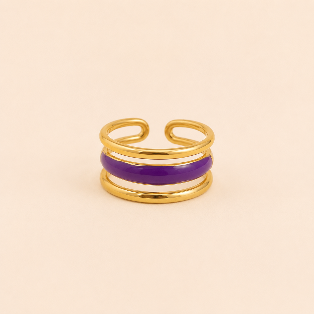 Bague Veha violette et dorée ajustable sur fond crème minimaliste – bijou femme élégant Bella Cosa