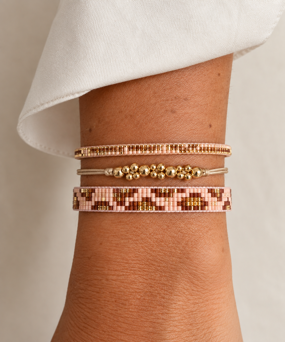 Bracelets Nala, Isha et Anya portés ensemble au poignet – Bella Cosa