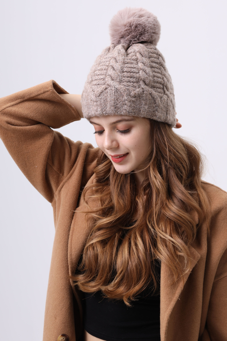 phanie-mode-bonnet-a-pompon6-taupe-2