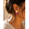 Boucles d’oreilles Caroline violet fuchsia cœur pailleté doré portées style bijou féminin et lumineux