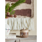 Mise en scène du pot gland en céramique. Décoration de maison unique qui réchauffe lintérieur.