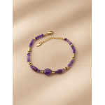 Bracelet Vickie violet lavande et doré sur fond beige doux et chaleureux