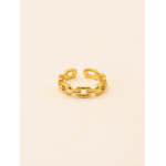 Bague Opale dorée style maille sur fond crème minimaliste – bijou femme élégant Bella Cosa
