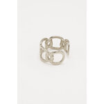 Bague Pia argentée entrelacée sur fond crème minimaliste – bijou femme élégant Bella Cosa