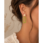 Boucles d’oreilles Clémentine citron vert pailletées portées ambiance douce et lumineuse