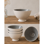 Bol en faïence blanc avec intérieur gris taupe présenté dans une ambiance naturelle et chaleureuse
