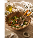 Couverts à salade en bois de manguier assortis au saladier de la collection naturelle Bella Cosa, présentés dans une ambiance de table chaleureuse et conviviale.