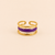 Bague Veha violette et dorée ajustable sur fond crème minimaliste – bijou femme élégant Bella Cosa
