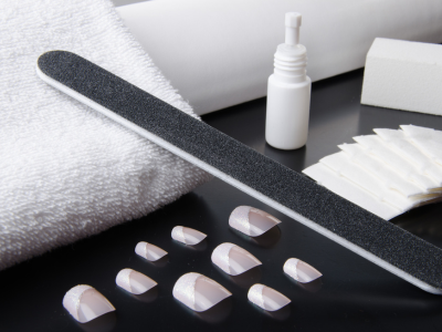 Comment poser des press on nails ?