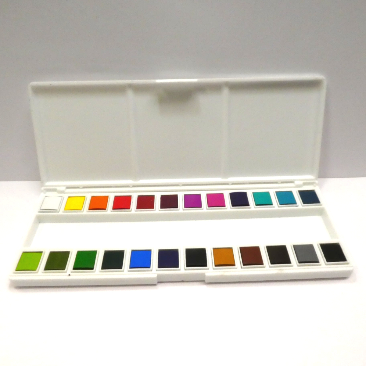 Palette Aquarelle en Godets 24 Couleurs Beaux-Arts RICO Design