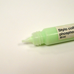 stylo-colle-phosphorescent-2-zoom