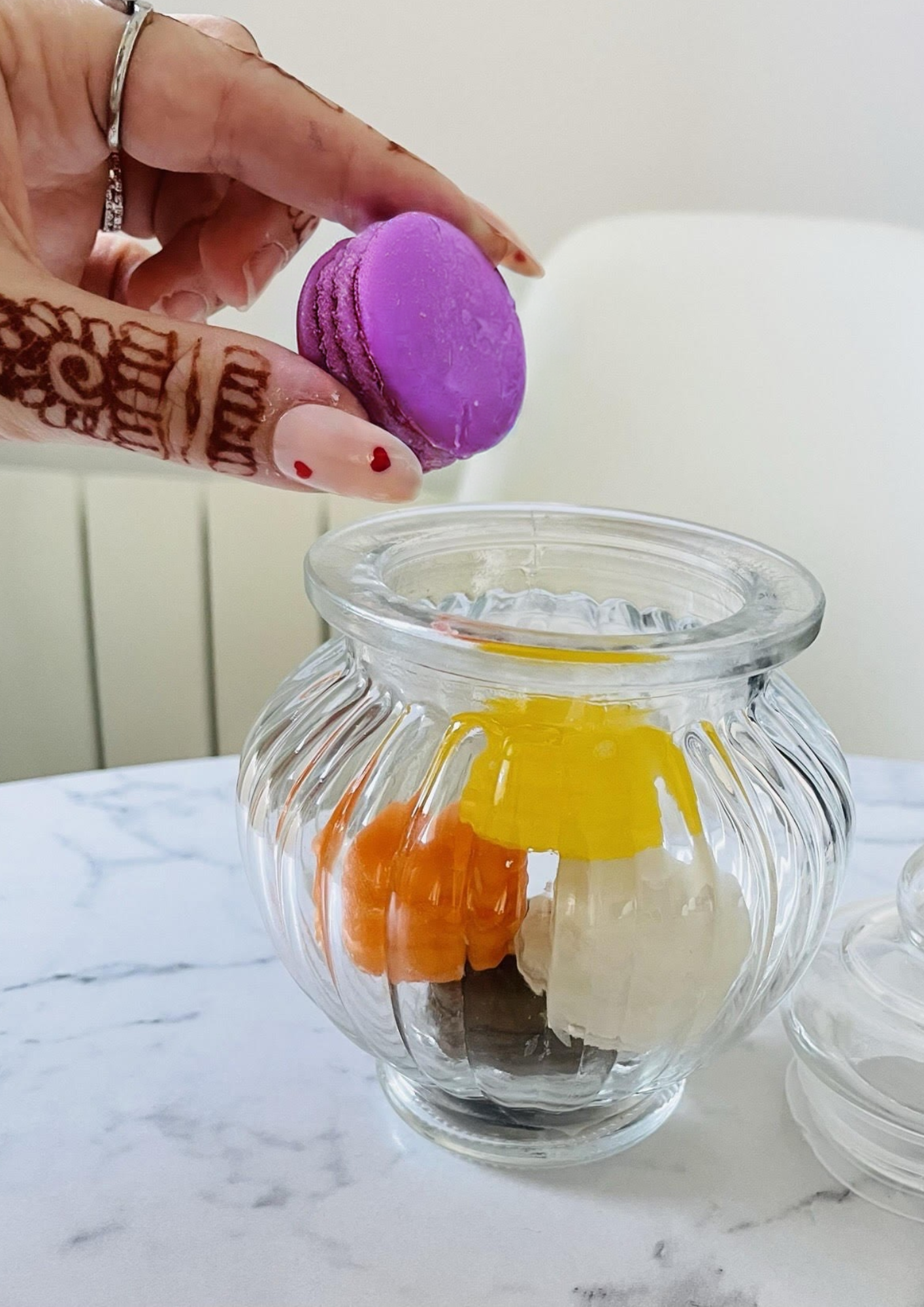 macaron violet