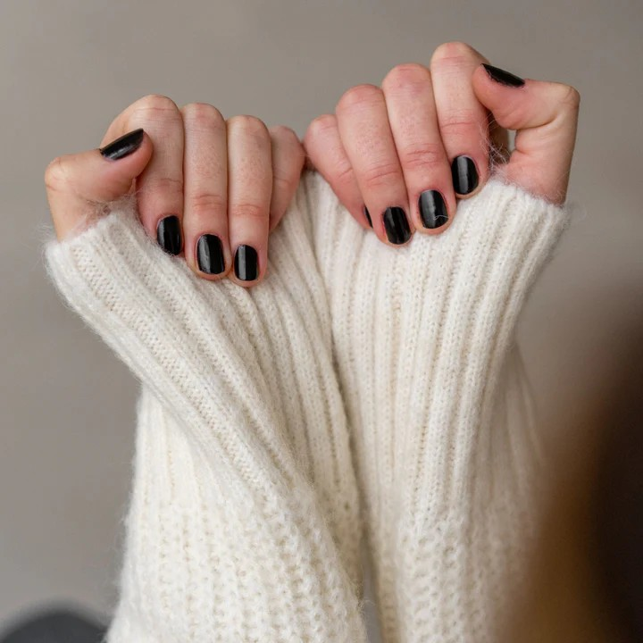 vernis orelka noir Athéna