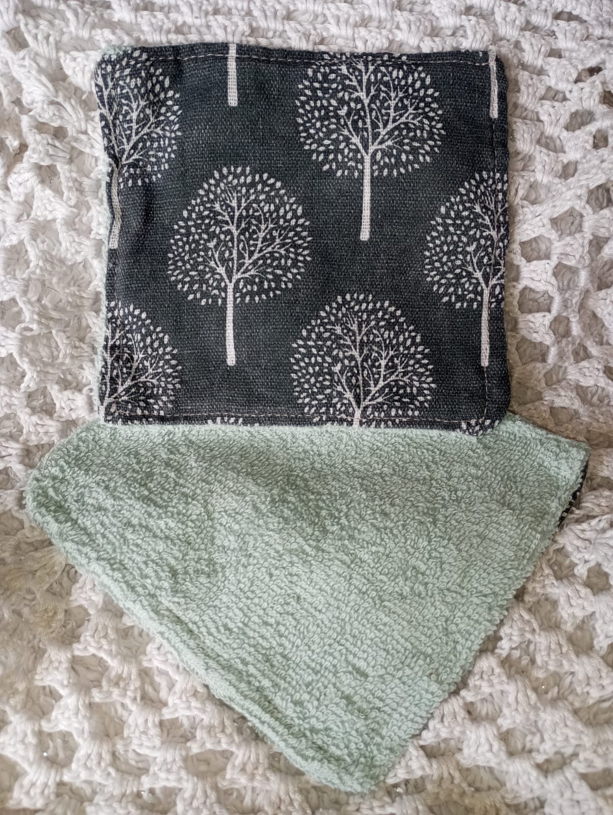 coton visage arbres