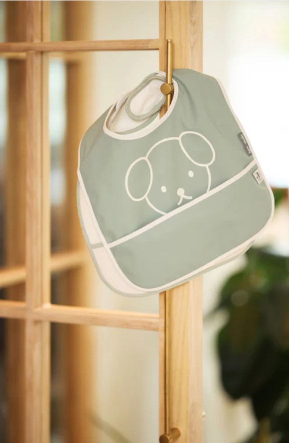 bavoir imperméable miffy peekaboo sea green 2