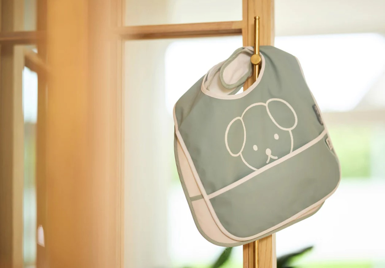 bavoir imperméable miffy peekaboo sea green 3