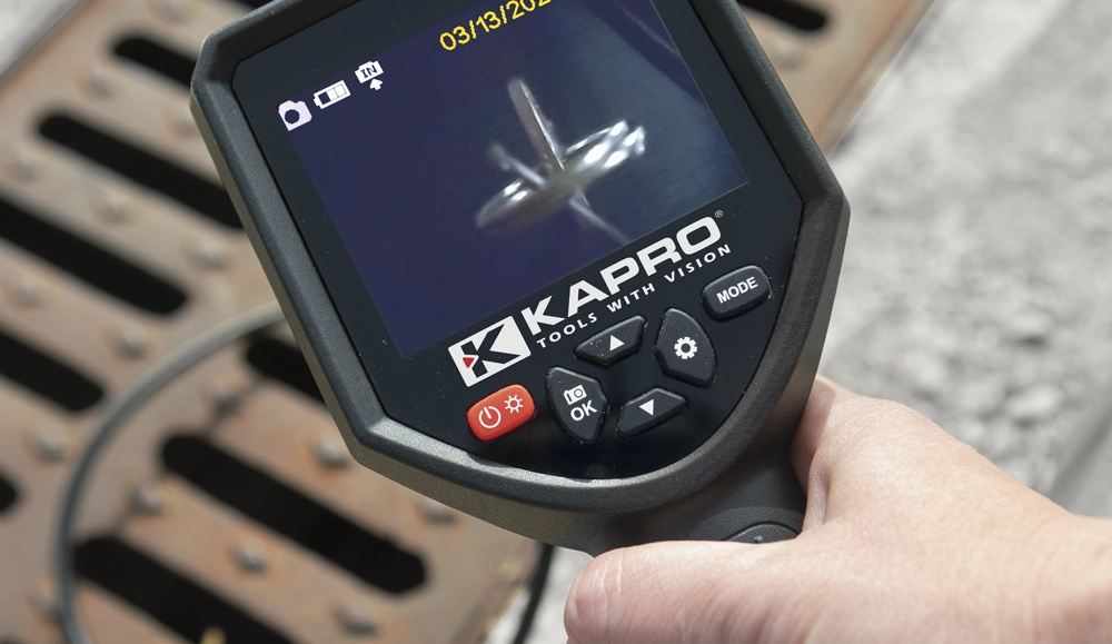 Caméra KAPRO 397 utilisée pour inspecter un équipement technique