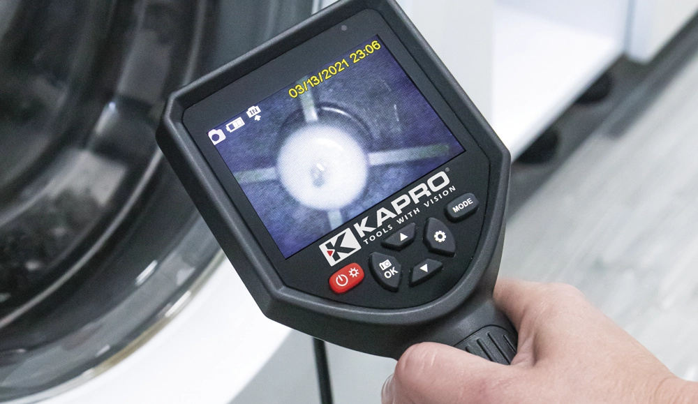 Caméra KAPRO 397 utilisée pour inspecter l’intérieur d’une paroi