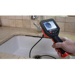 Caméra KAPRO 397 utilisée pour inspecter une évacuation de lavabo