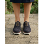 Derbies bleu marine sur jambes