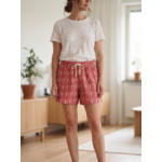 Femme portant le short 100% coton bio