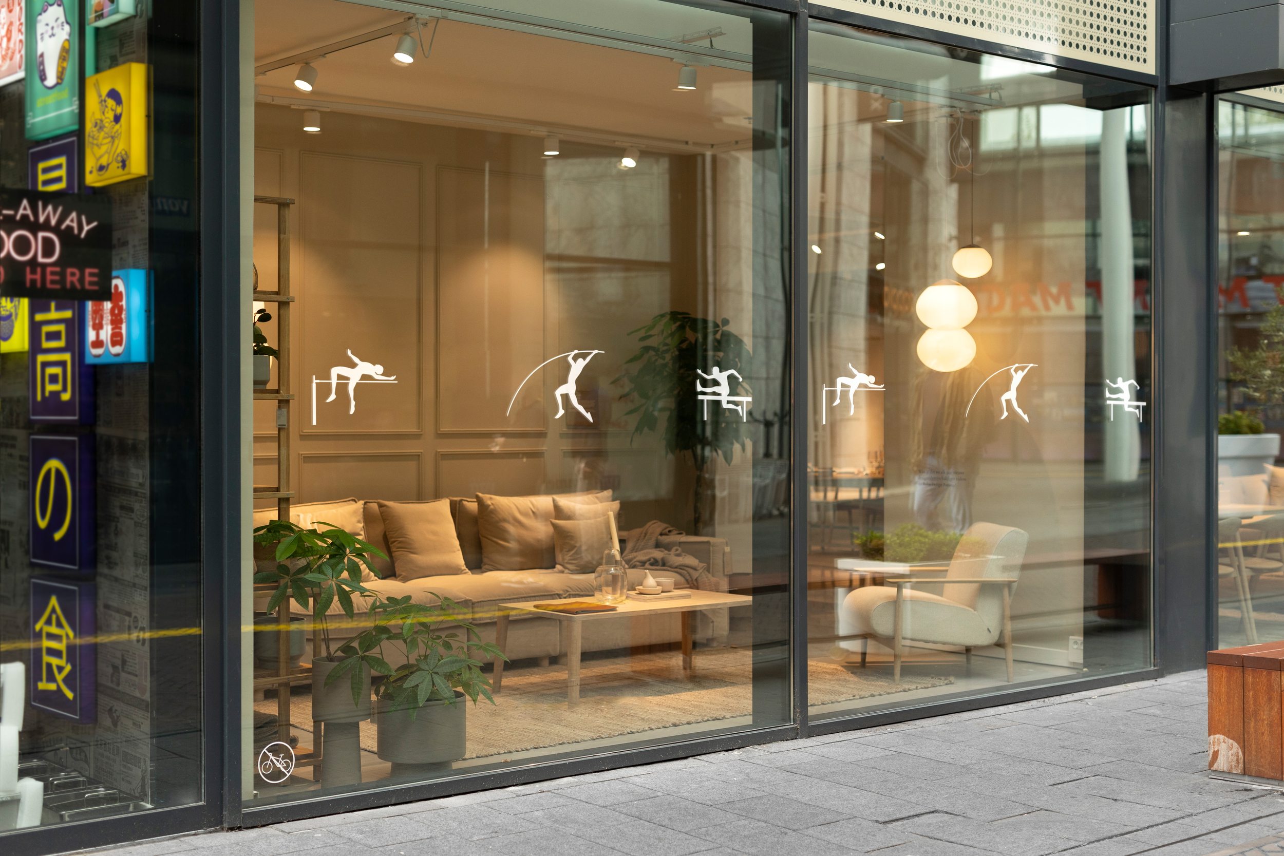 SERIMAGES - 202404 - SPORT - SILHOUETTE-SAUTS-BLANC [Mockup]