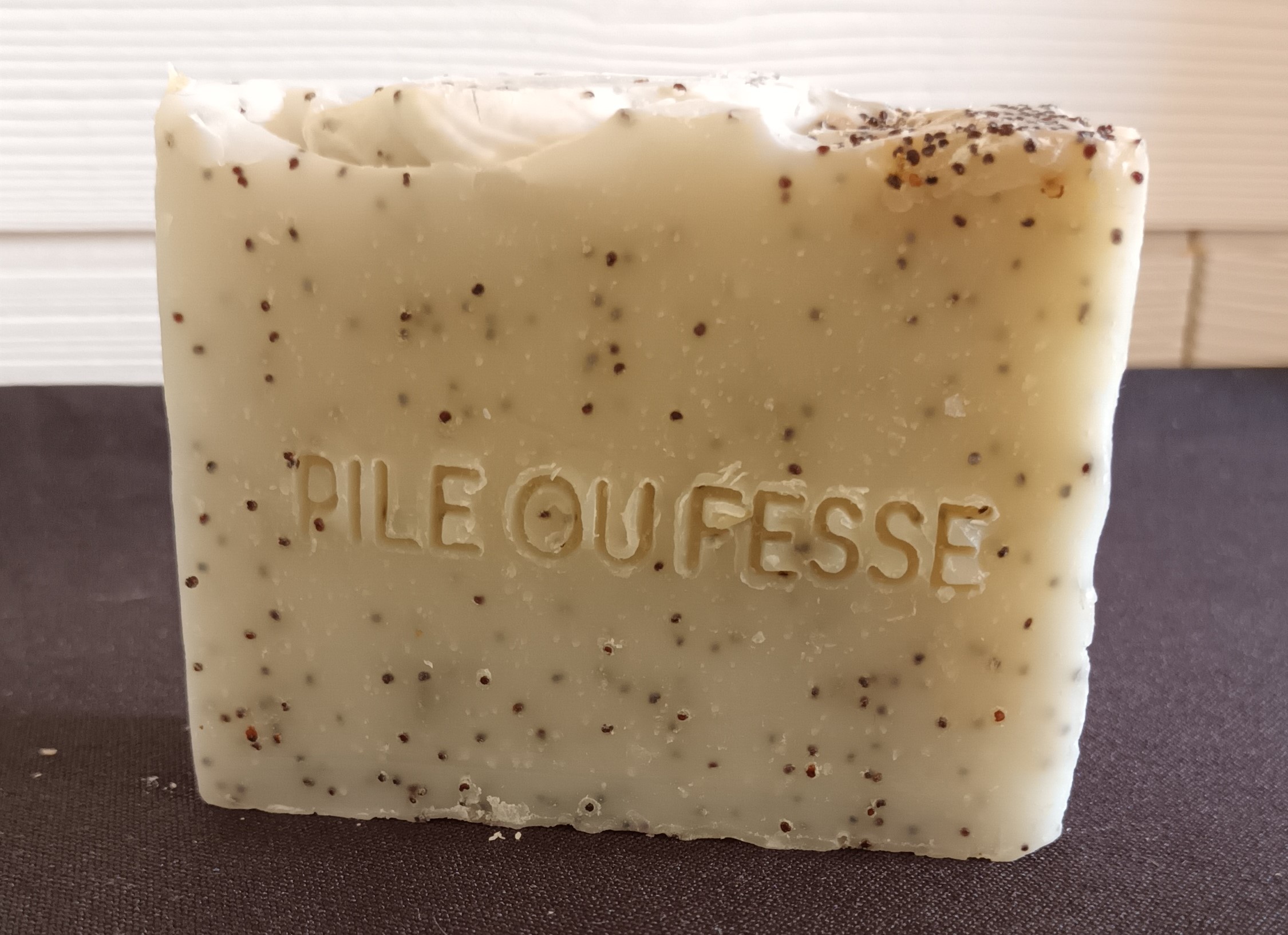 Savon exfoliant Pile ou Fesse Graines de Love