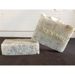 Savon exfoliant au pavot Pile ou Fesse Graines de Love