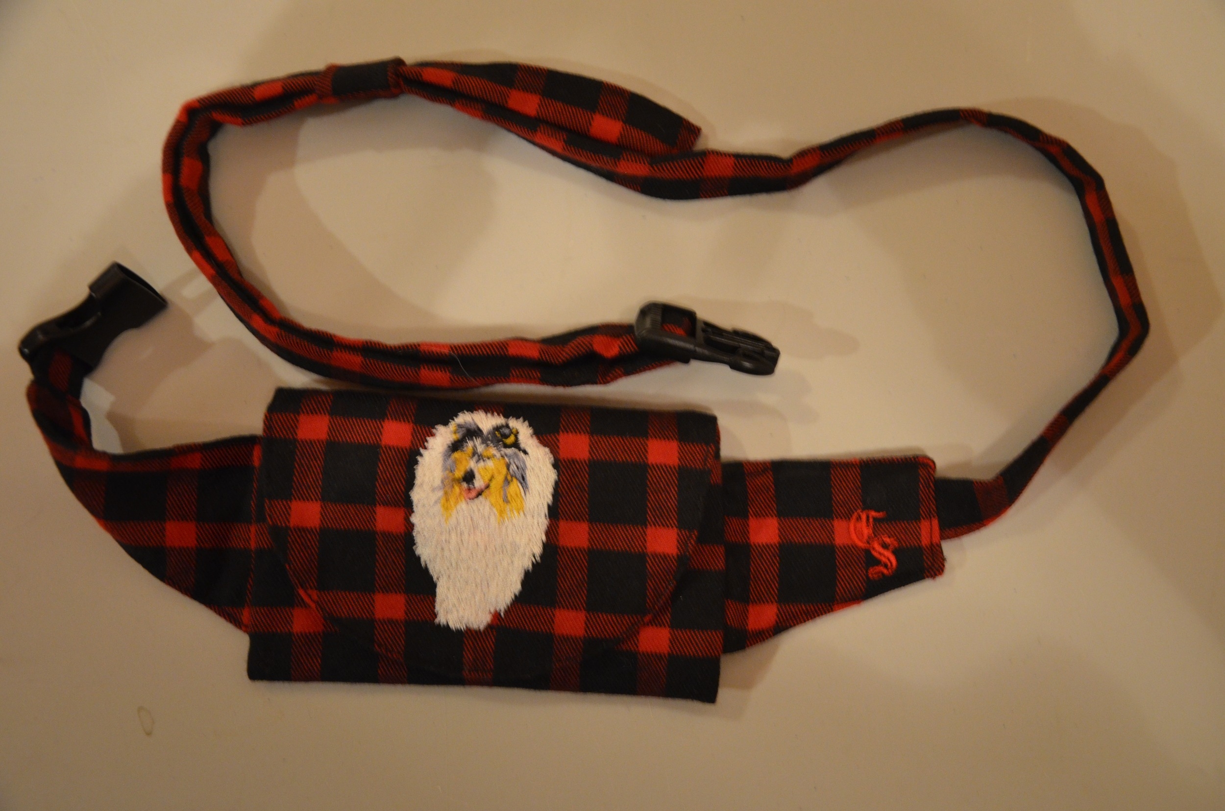 Broderie Colley poil long 36 - pochette friandise - écossais rouge et noir
