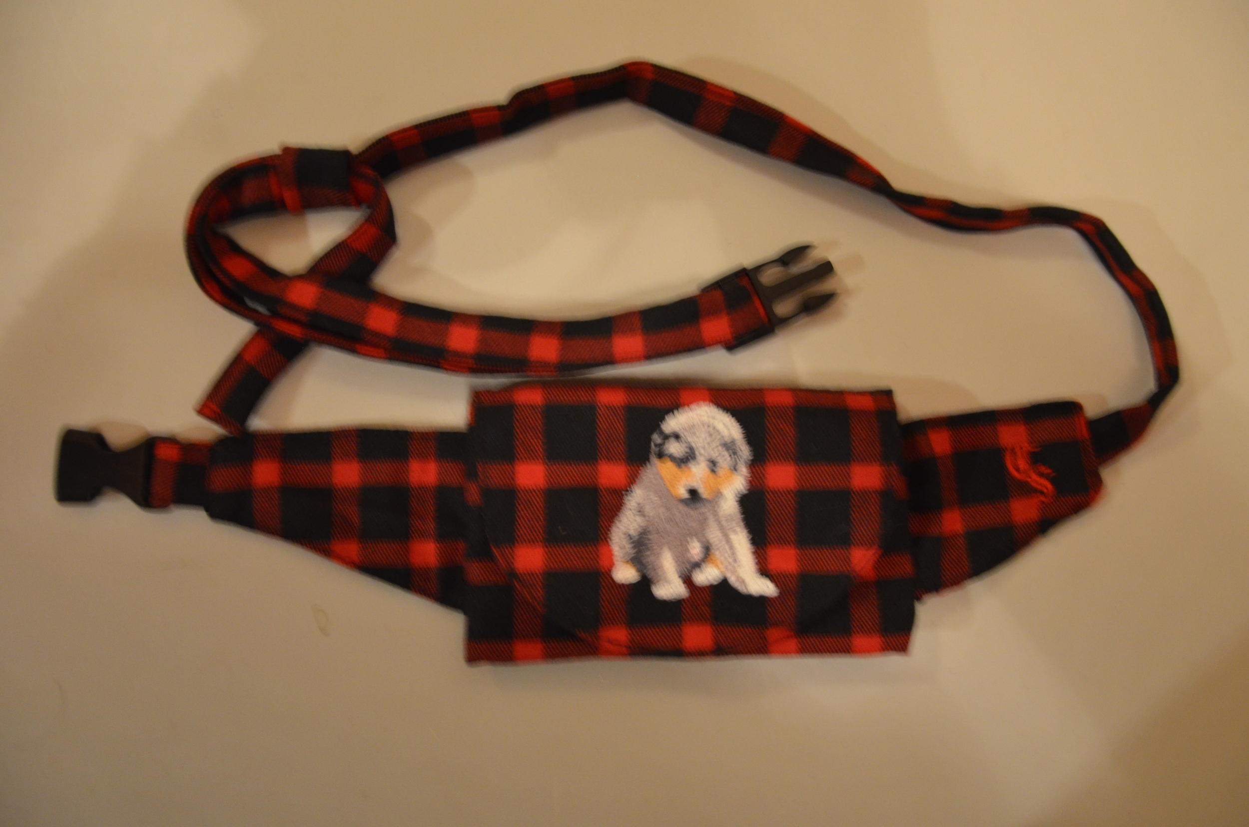 Broderie Colley poil long 38 - pochette friandise - écossais rouge et noir