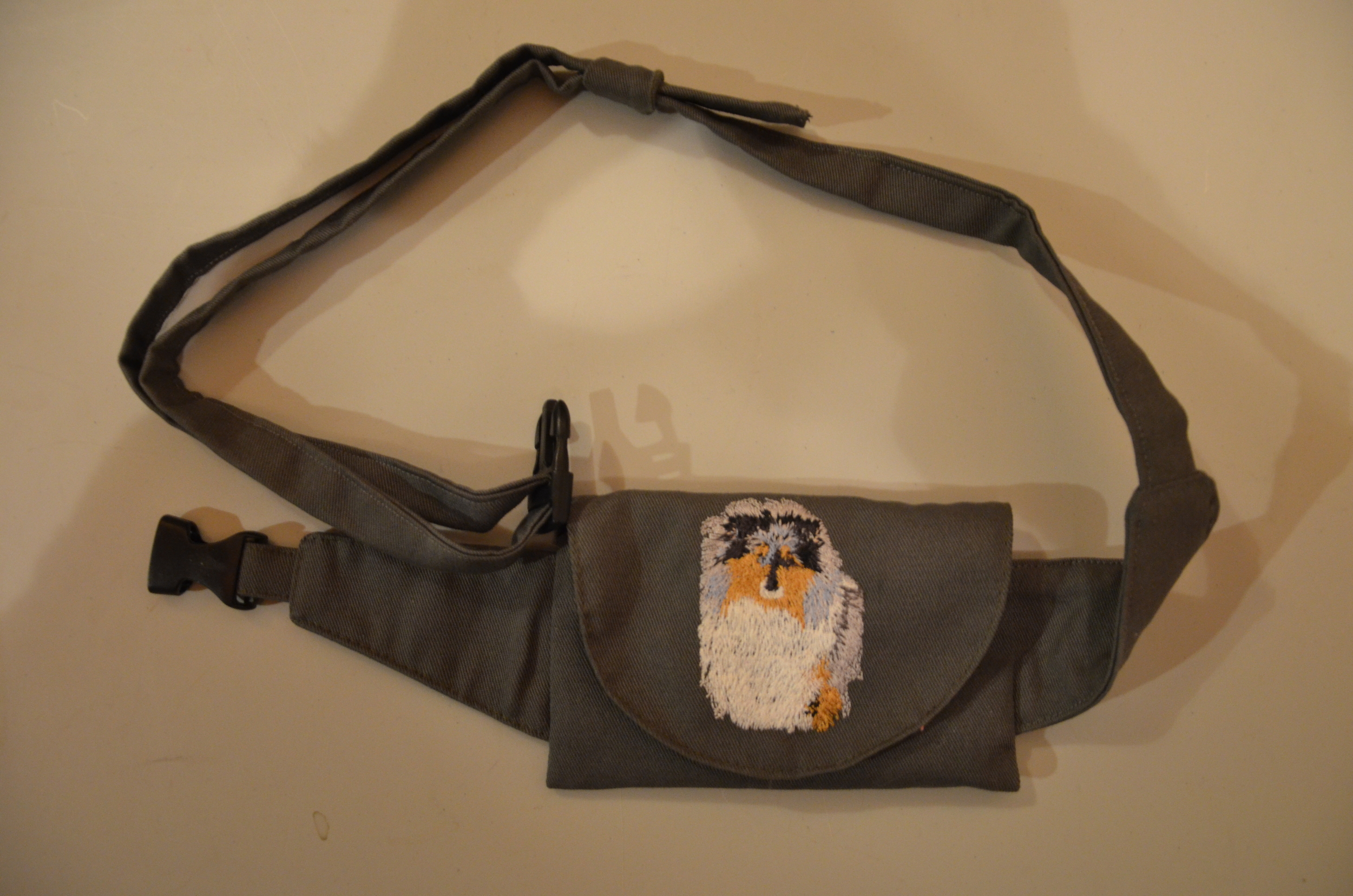 Broderie Colley poil long 31 - pochette friandise - kaki foncé